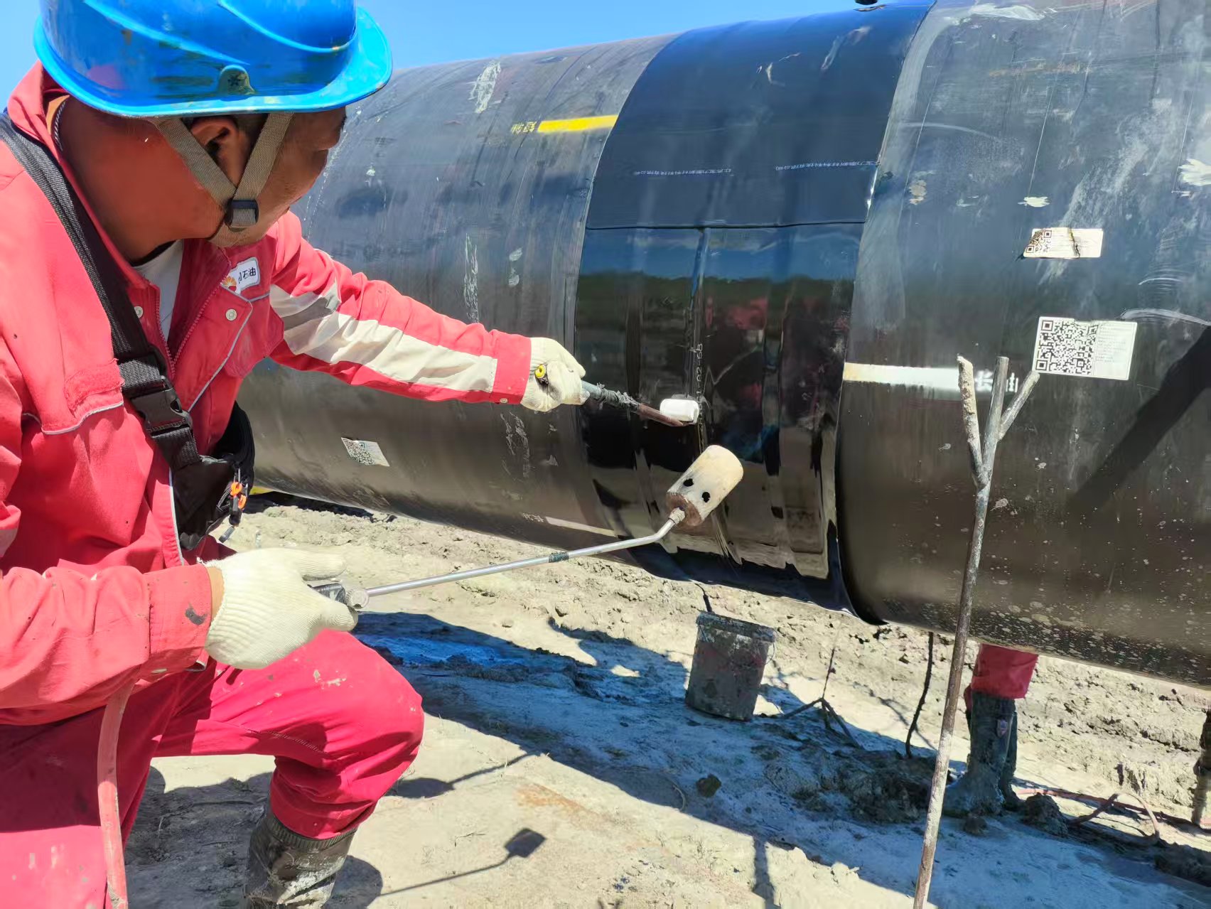 Pipeline field-joint coating work